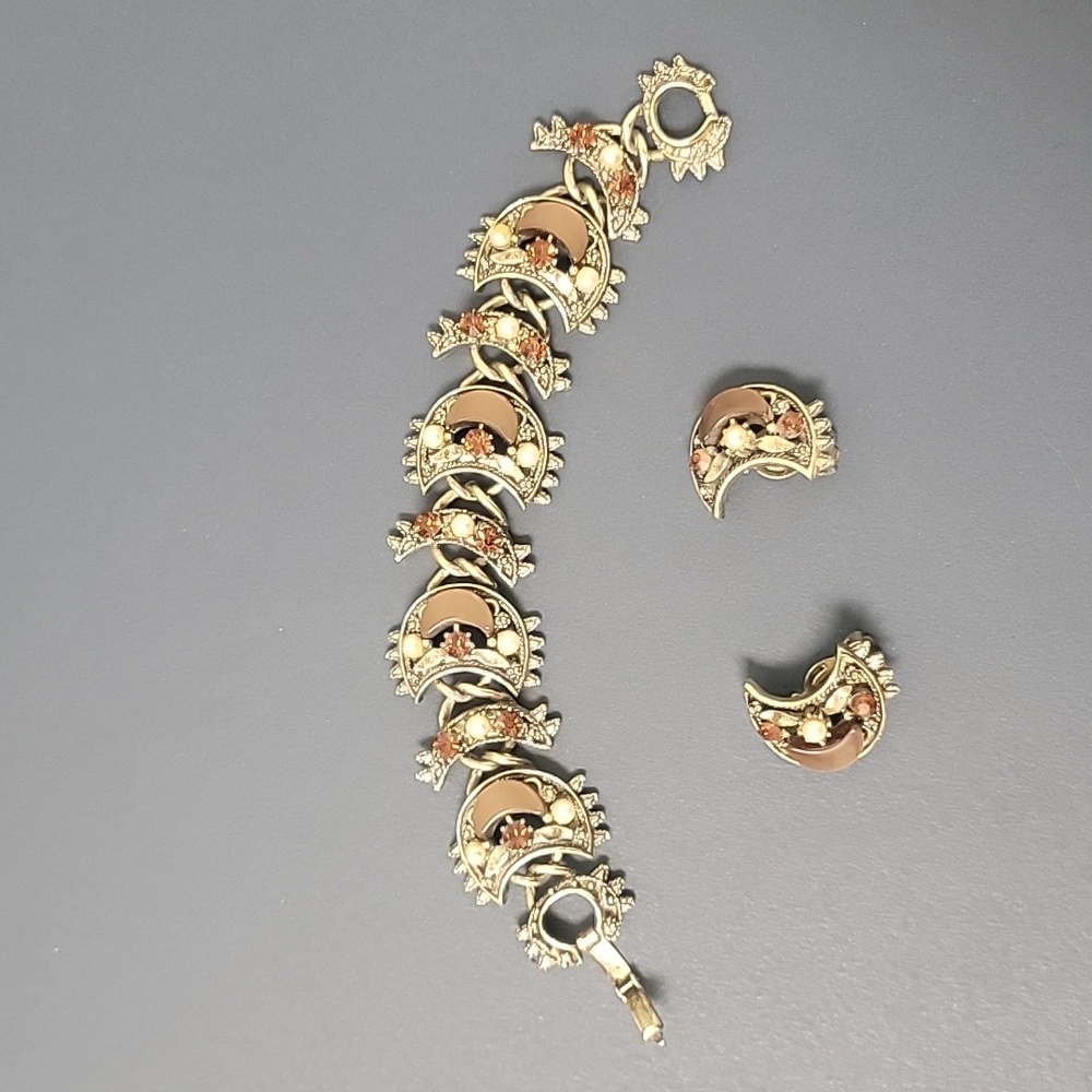 Rare Find Vintage 1970's bracelet and earrings